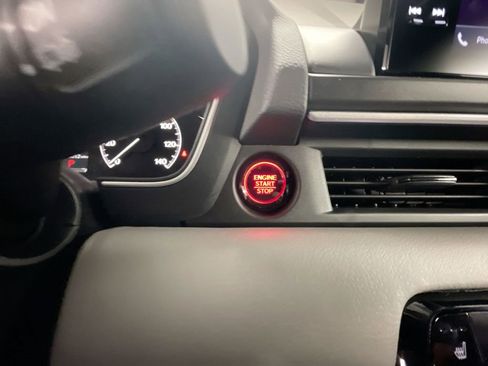 Used 2025 Honda Pilot EX-L image 12