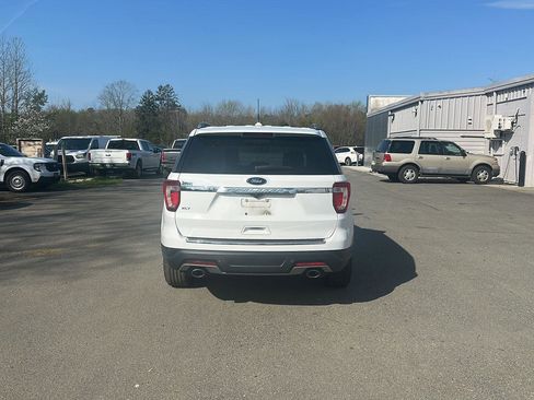 Used 2018 Ford Explorer XLT w/ Equipment Group 201A image 6