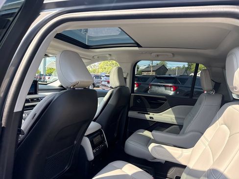 Used 2025 Lincoln Aviator AWD w/ Equipment Group 101A image 18