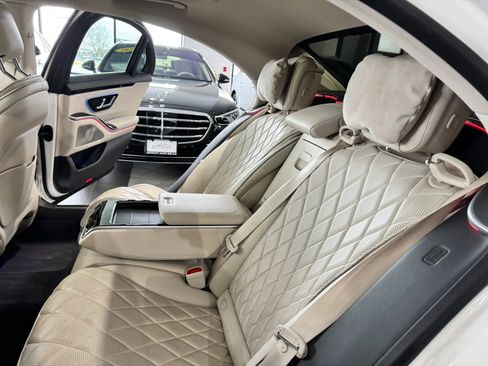 Used 2022 Mercedes-Benz S 580 4MATIC Sedan w/ AMG Line Package image 23