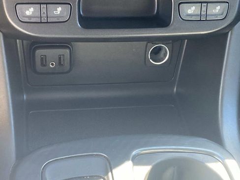 Used 2022 GMC Canyon AT4 image 23