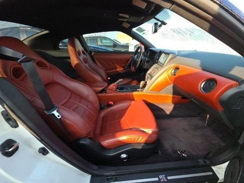 Used 2015 Nissan GT-R Premium AWD/4WD image 16
