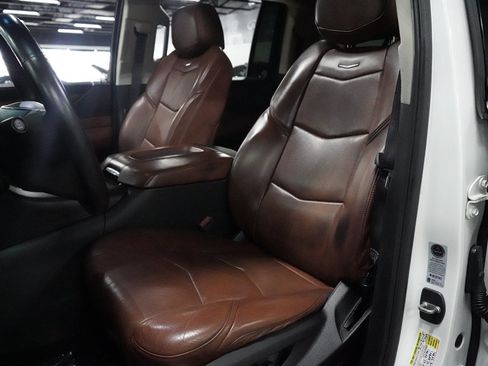 Used 2018 Cadillac Escalade ESV Premium Luxury AWD/4WD image 12