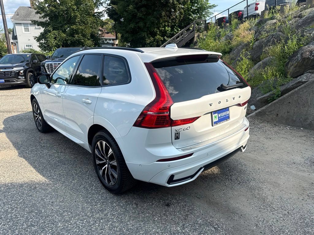 Used 2024 Volvo XC60 B5 Plus w/ Protection Package Premier AWD/4WD image 4