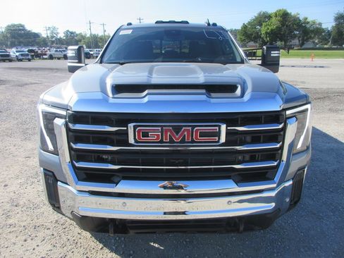 New 2026 GMC Sierra 3500 SLE w/ SLE Value Package AWD/4WD image 11