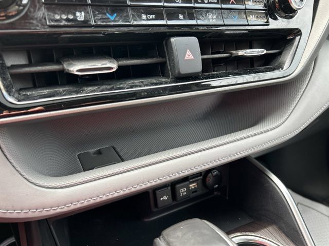 Used 2021 Toyota Highlander Limited AWD/4WD image 51
