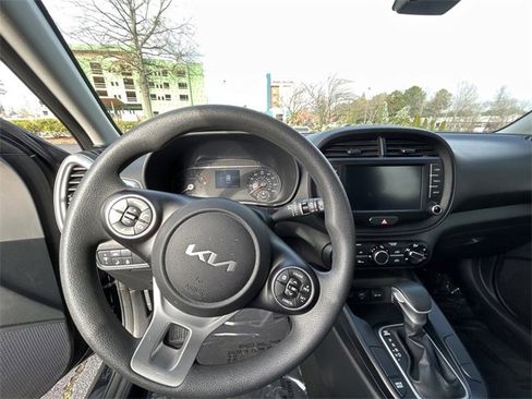 Certified 2022 Kia Soul LX w/ Technology Package image 25