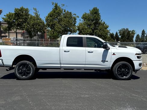 New 2026 RAM 2500 Laramie AWD/4WD image 2