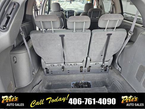 Used 2007 Chrysler Town & Country Touring image 10