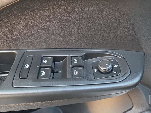 Used 2022 Volkswagen Taos SE image 13