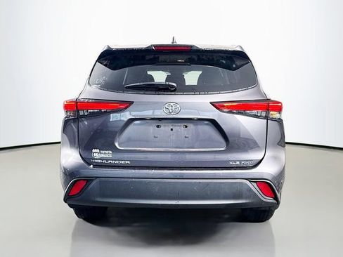 Used 2022 Toyota Highlander XLE AWD/4WD image 5