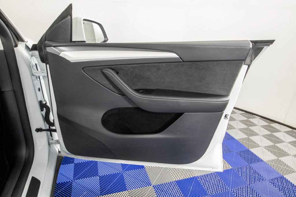 Used 2025 Tesla Model Y Performance AWD/4WD image 16