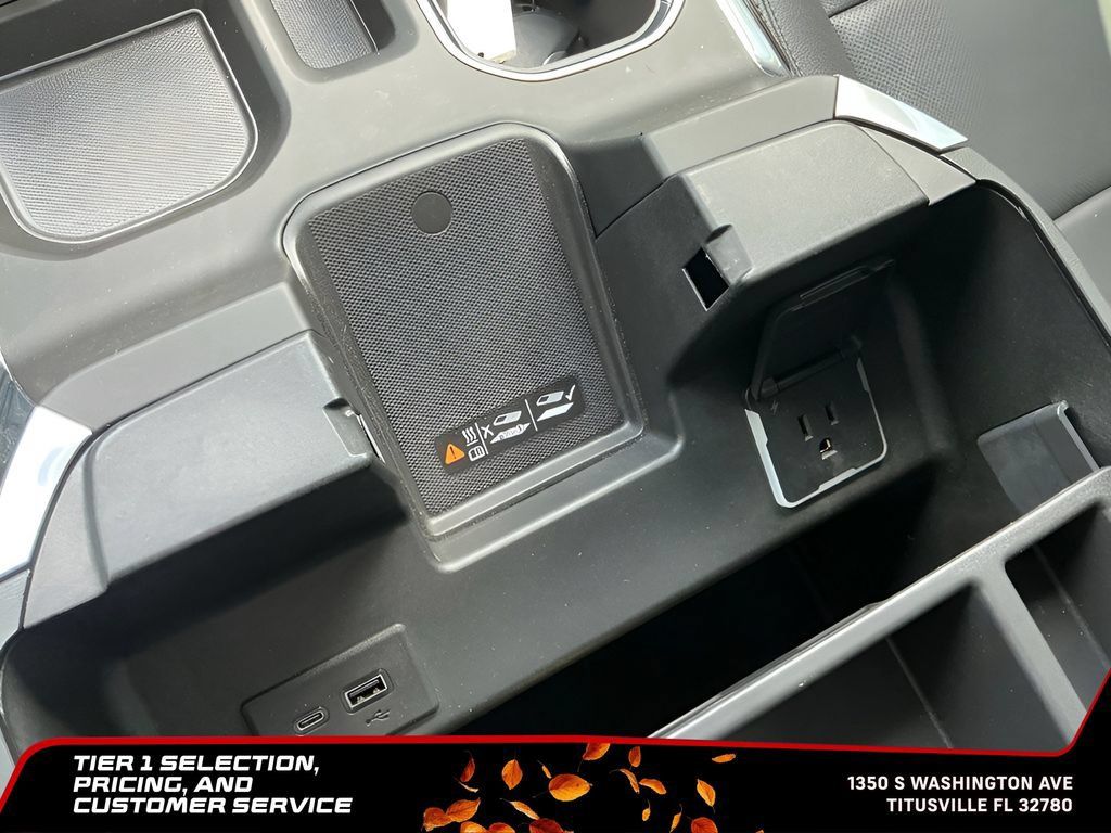 Used 2025 GMC Sierra 1500 SLT w/ SLT Premium Plus Package AWD/4WD image 34