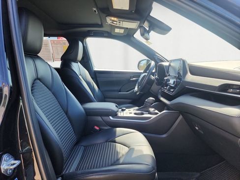 Used 2022 Toyota Highlander XSE image 15