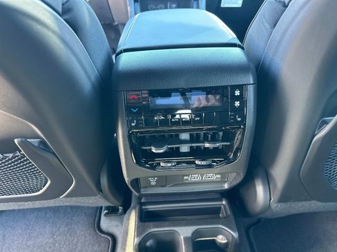 New 2025 Jeep Grand Cherokee L Overland w/ Advanced Protech Group III AWD/4WD image 18
