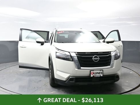 Used 2024 Nissan Pathfinder SV image 60