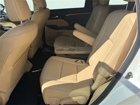 Used 2017 Toyota Highlander Limited image 15