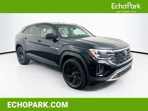 Used 2025 Volkswagen Atlas Cross Sport SE FWD image 1