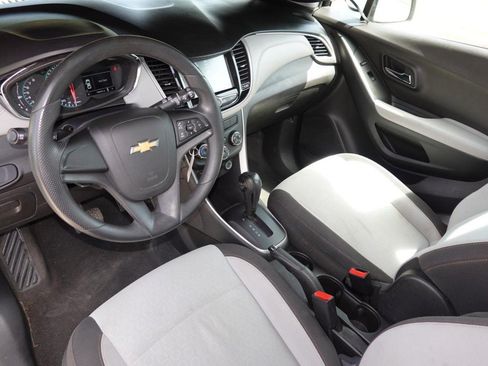 Used 2017 Chevrolet Trax LS FWD image 17