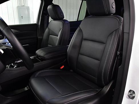 Used 2025 Chevrolet Traverse LT image 25