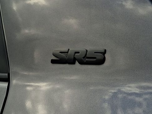 Certified 2018 Toyota 4Runner SR5 AWD/4WD image 34