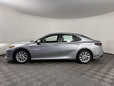 Used 2023 Toyota Camry LE image 9