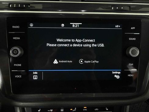 Certified 2024 Volkswagen Tiguan SE FWD image 26