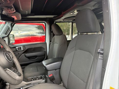 Used 2023 Jeep Wrangler Unlimited w/ Sun & Screen Package image 13