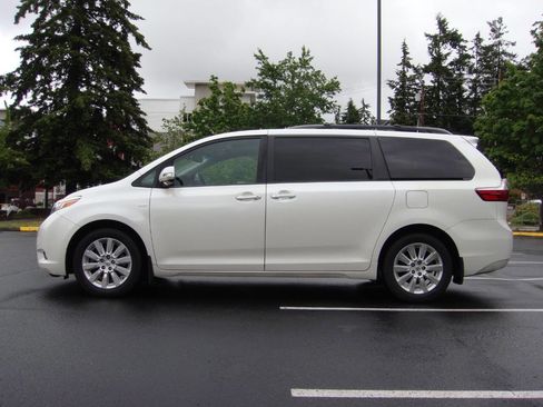Used 2016 Toyota Sienna Limited Premium w/ Outdoor Package AWD/4WD image 1