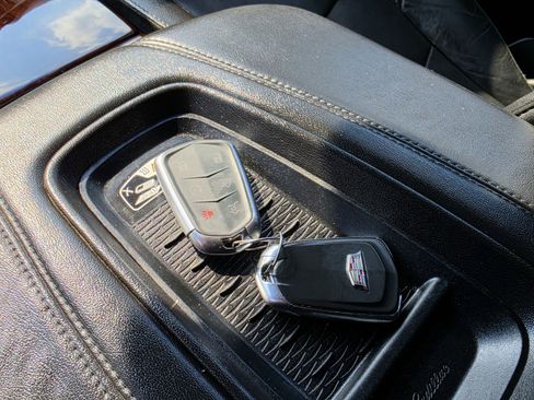 Used 2015 Cadillac Escalade Luxury RWD image 37