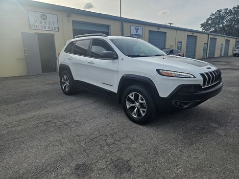 Used 2017 Jeep Cherokee Trailhawk AWD/4WD image 2