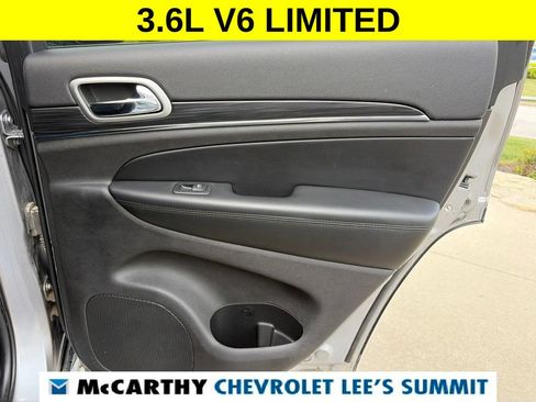 Used 2019 Jeep Grand Cherokee Limited AWD/4WD image 32