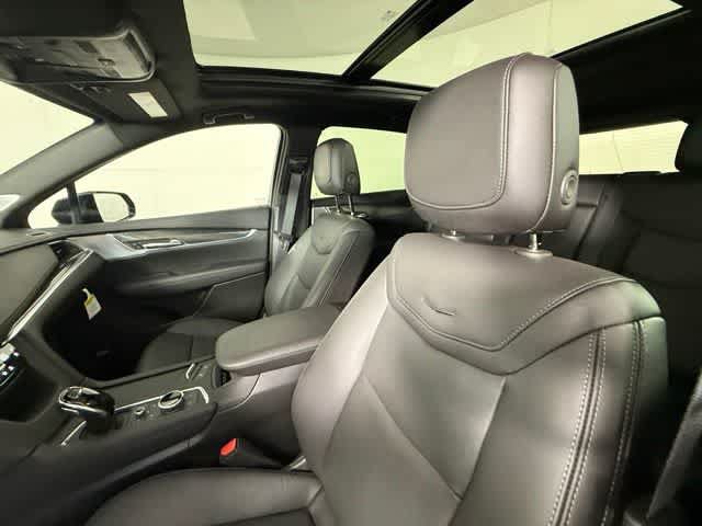 Used 2026 Cadillac XT5 Sportv w/ LPO, Floor Liner Package AWD/4WD image 6