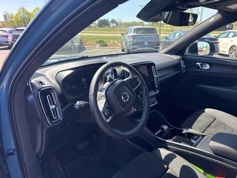 Used 2023 Volvo XC40 Recharge Plus AWD/4WD image 9