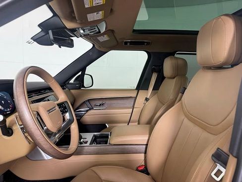 Used 2025 Land Rover Range Rover SE image 31