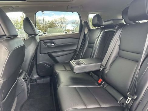 Used 2022 Nissan Rogue SV w/ SV Premium Package image 17