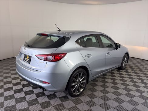 Used 2018 MAZDA MAZDA3 Touring FWD image 10