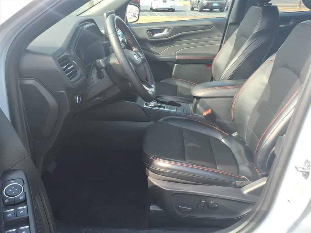 Used 2025 Ford Escape ST-Line FWD image 19