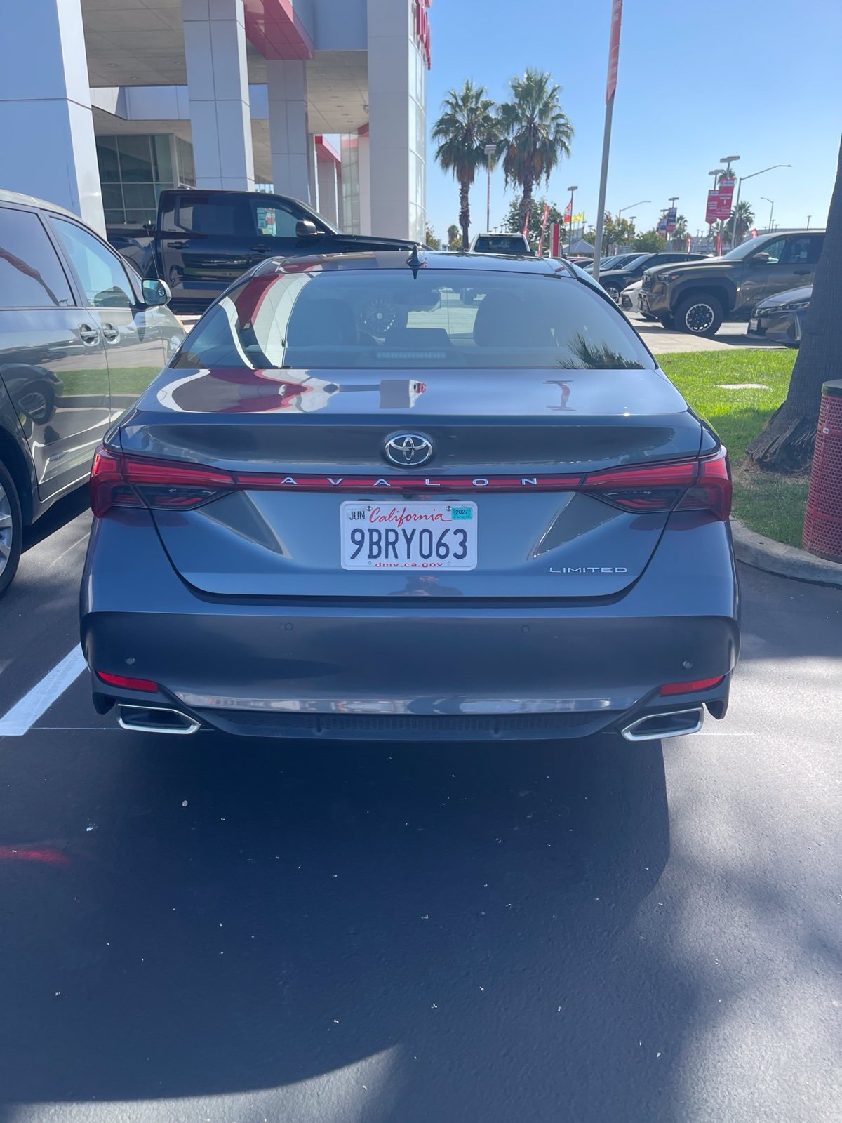 Certified 2022 Toyota Avalon Limited w/ Advanced Safety Package FWD image 3