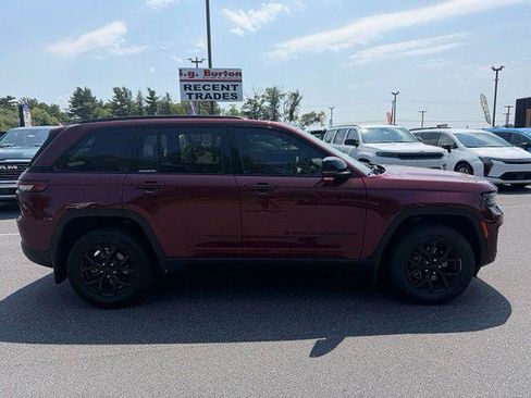 Certified 2025 Jeep Grand Cherokee Altitude AWD/4WD image 10