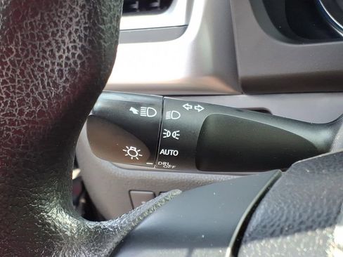 Used 2015 Toyota Highlander LE FWD image 17