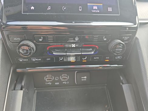 Used 2025 Jeep Grand Cherokee L Laredo w/ Luxury Tech Group I AWD/4WD image 29