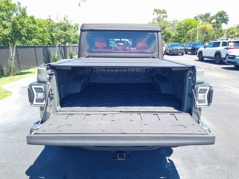 Used 2022 Jeep Gladiator Rubicon w/ Cold Weather Group AWD/4WD image 8