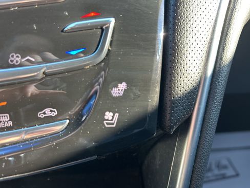 Used 2013 Cadillac XTS Premium image 21