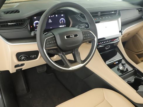 New 2026 Jeep Grand Cherokee Limited RWD image 12