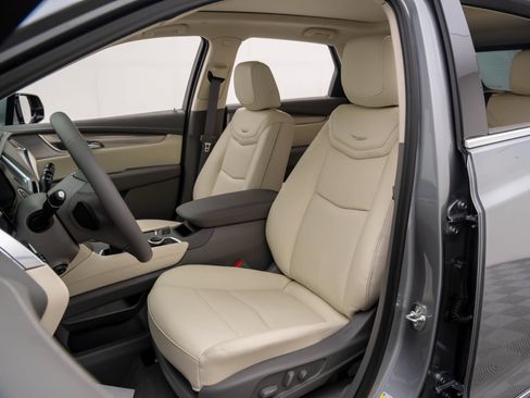New 2026 Cadillac XT5 Premium Luxury w/ Driver Assist Package AWD/4WD image 15