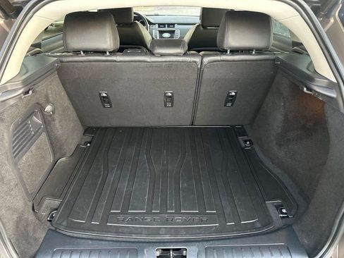 Used 2018 Land Rover Range Rover Evoque SE Premium image 20