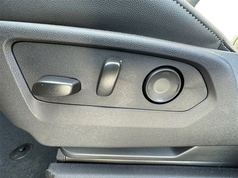 New 2026 Chevrolet Suburban Premier image 10