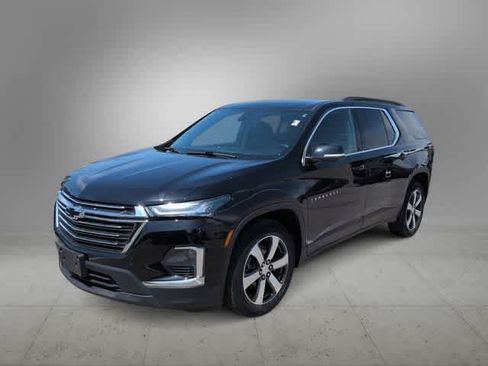 Used 2023 Chevrolet Traverse LT w/ LT Premium Package AWD/4WD image 4