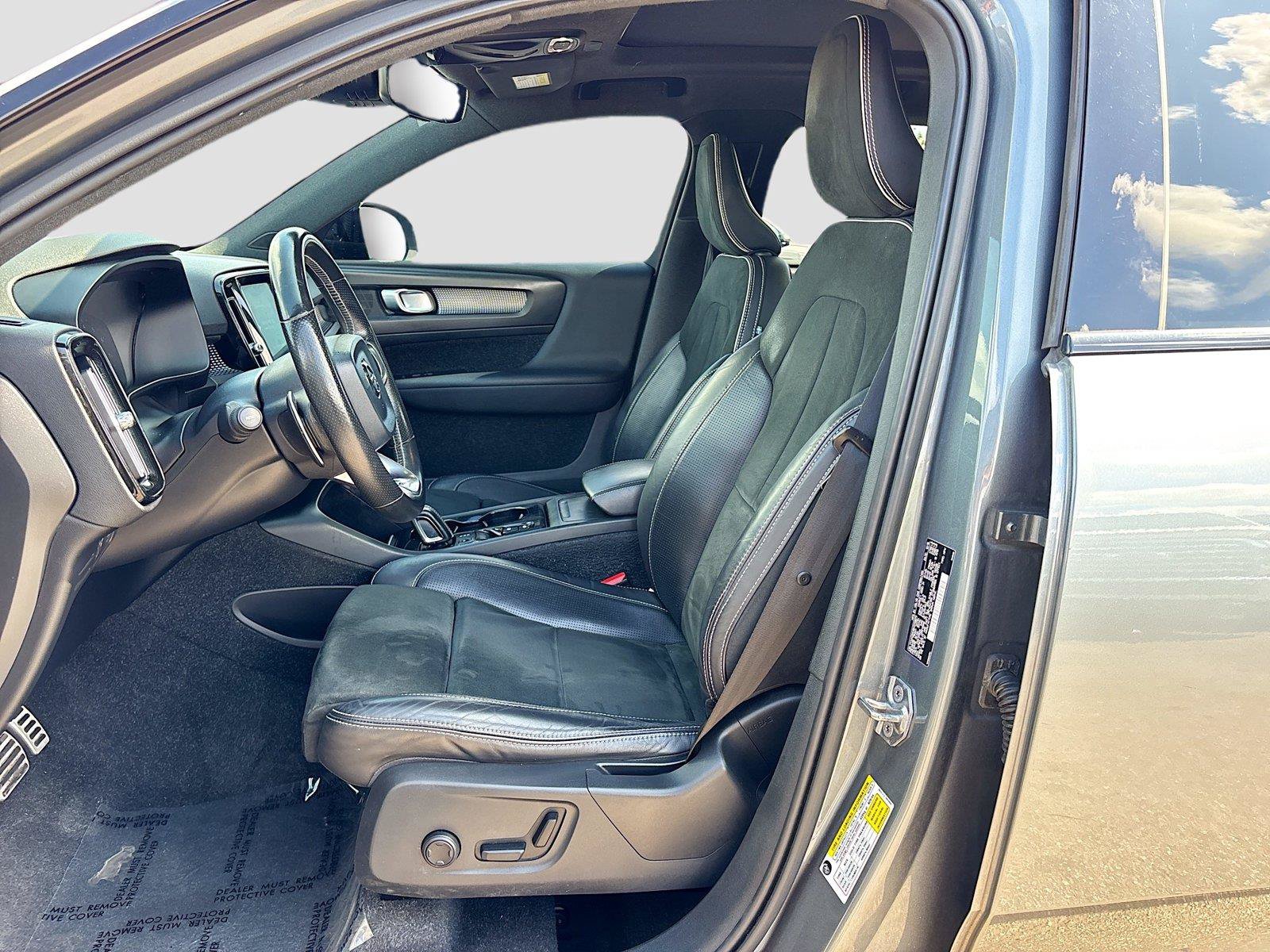 Used 2019 Volvo XC40 T4 R-Design FWD image 20
